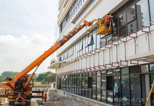 东莞医院扩建工程预计明年年中竣工，金属门窗施工有序推进现场实拍